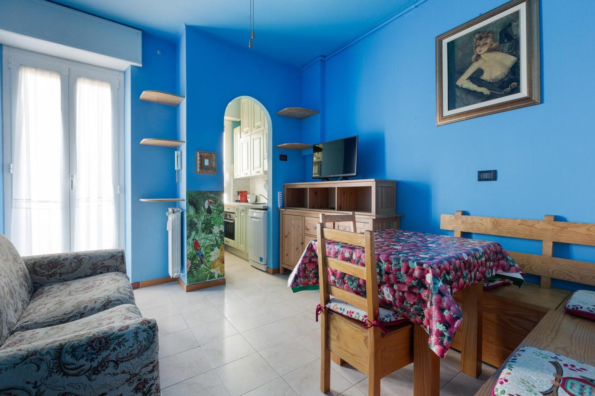 Apartment Roomy With Balcony!